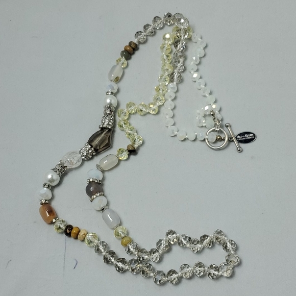 Ali Khan multi color beaded necklace with gift box - Picture 6 of 7